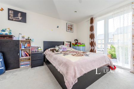 4 bedroom house to rent Vanguard Circle, Brooklands, MK10 - Photo 4