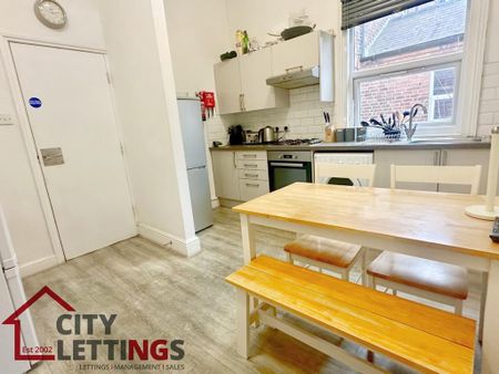 1 bedroom in a flat share to rent - Photo 4