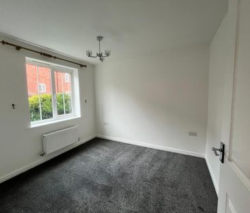 5 bed town house to rent Felton Close, Stafford ST17 - Photo 3