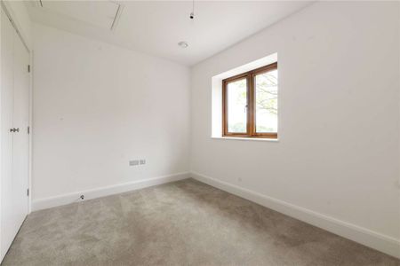 Beautifully presented, newly built family home with stunning rural views - Photo 3