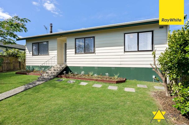 3 bedroom property in Ranui - Photo 1