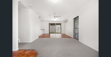 Contemporary 3-Bedroom Townhouse with Ensuite & Courtyard - Photo 2