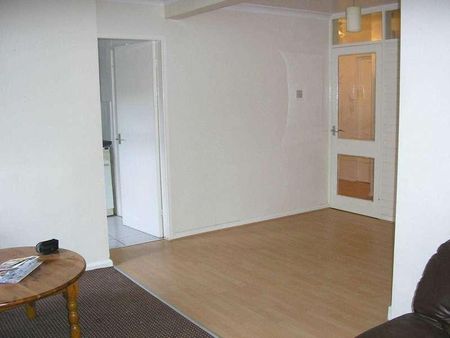 Robinwood Court, Roundhay, LS8 - Photo 5