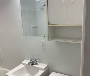 1 BDRM/1 BATH - 2102 MAIN ST - Available DEC 1 - Photo 6