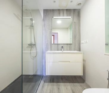 Plaça dHondures, Valencia, Valencian Community 46022 - Photo 6