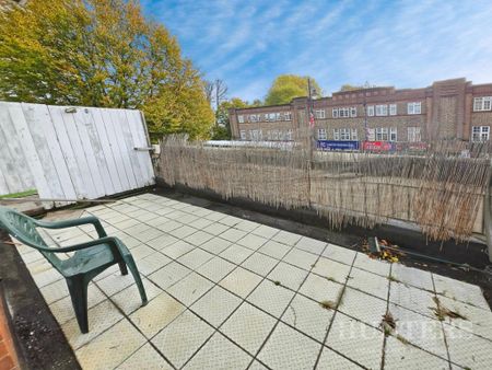 2 bedroom maisonette to rent - Photo 4