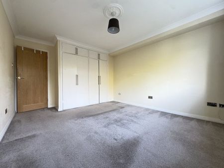 Kingsmere, London Road, BN1 6UW 3 bedroom flat to rent - Photo 2