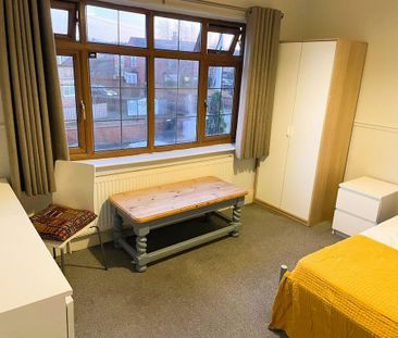 1 bedroom in a house share to rent - Photo 3