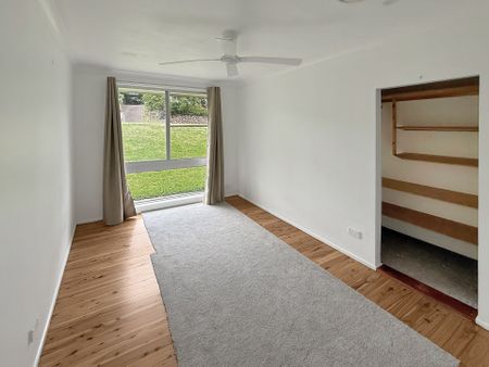 LIFESTYLE LIVING: 4-BEDROOM HOME WITH POOL & BIG BACKYARD - Photo 4