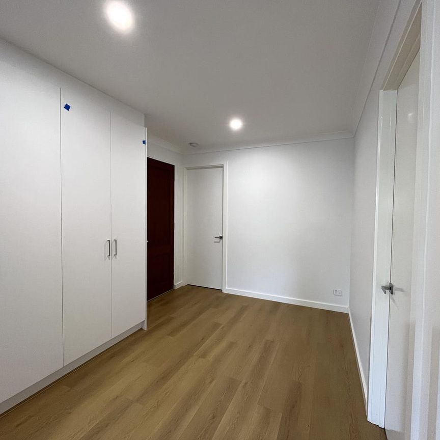 Stunning 3 Bedroom Modern Home! - Photo 1