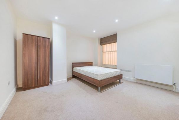 3 bedroom flat to rent - Photo 1