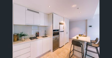 Fully Furnished Luxurious 2 Bedroom Apartment with City Views - Photo 5