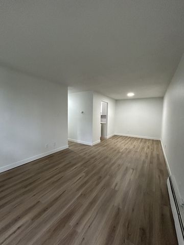 2 Bedroom - Photo 5