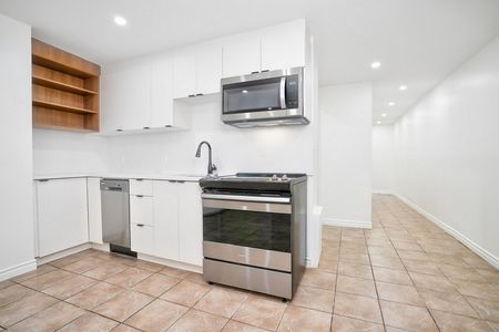 3 bedroom, 1 bath - Photo 4