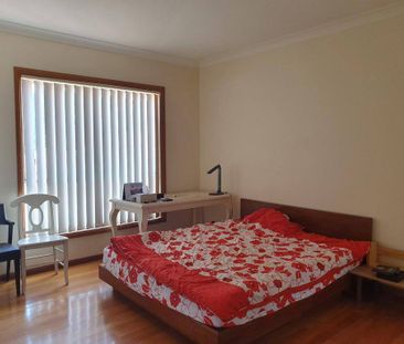 3 BEDROOM TOWNHOUSE! - Photo 2