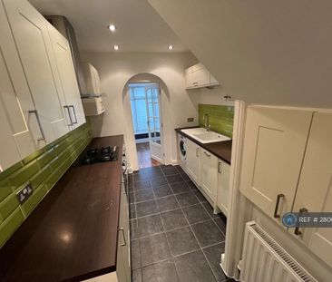 3 bedroom semi-detached house to rent - Photo 6