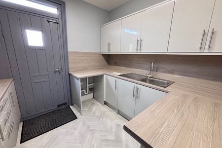 Chanterlands Avenue - Photo 5