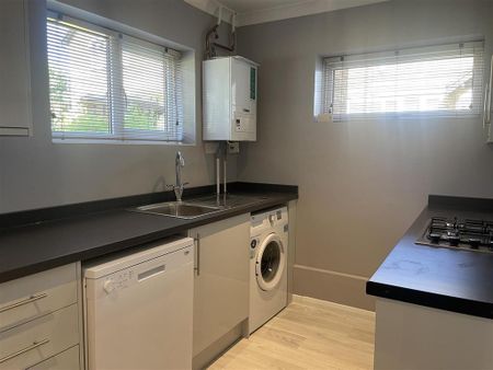 2 bedroom semi-detached house to rent - Photo 5