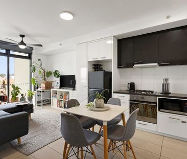 Spacious & Amazing Location - Photo 3