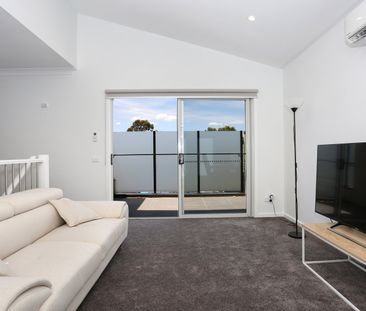 2/116 Southern Road, Heidelberg West VIC 3081 - Photo 1