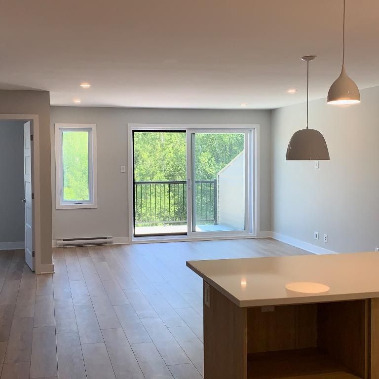 Magnifique condo 5 ½ SEMI-MEUBLÉ (5 électros) à Granby - Photo 1