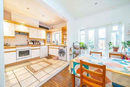 Grosvenor Road, W7, London - Photo 5
