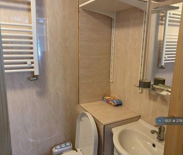 2 bedroom semi-detached house to rent - Photo 4