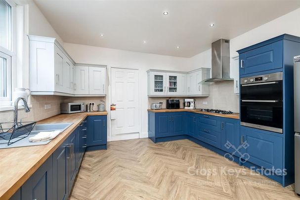 5 bedroom house to rent - Photo 1