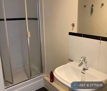 1 bedroom in a flat share to rent - Photo 6