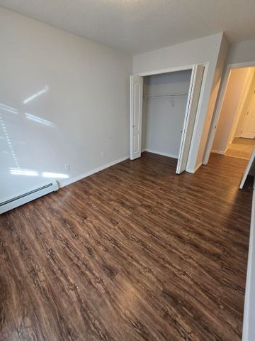 2 bedroom 1 bathroom condo UTILITIES INCLUDED - Photo 5