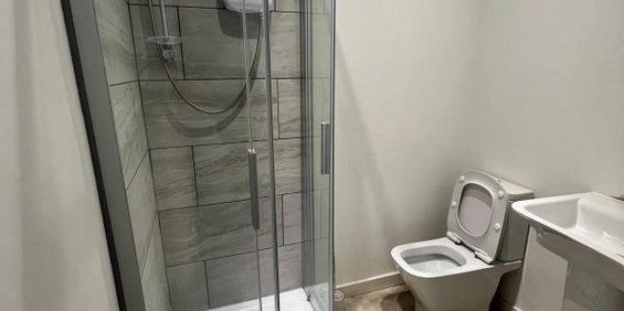 1 bedroom in a house share to rent - Photo 3