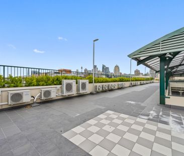Renovated Loft with Air Conditioning at the heart of Broadway - Photo 4