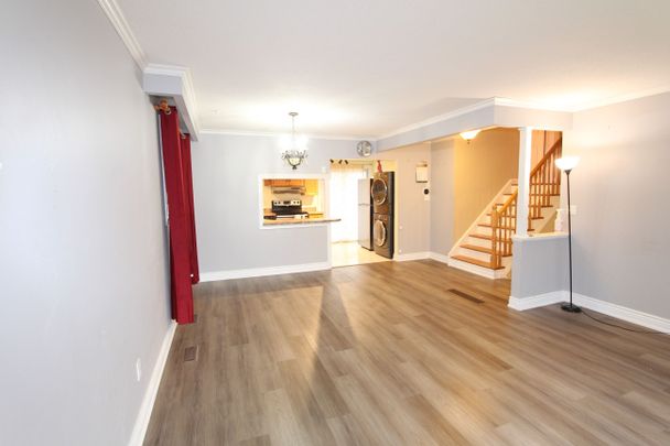 For Lease - 8 Meadowland Avenue Unit# Entire House, Barrie, Ontario - Photo 1