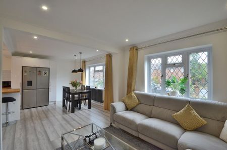 3 bedroom semi-detached house to rent - Photo 3