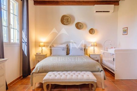 Proche Gordes - Belle bastide avec piscine chauffée - Photo 5