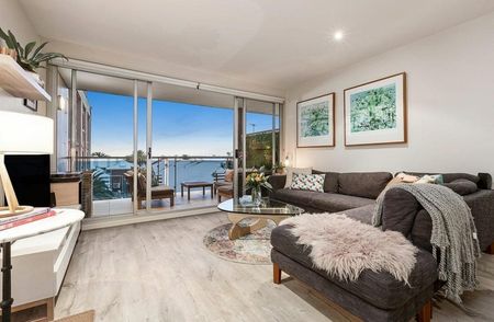 Stunning Split-Level Warehouse Conversion with Bay Views & Luxe Space - Photo 5