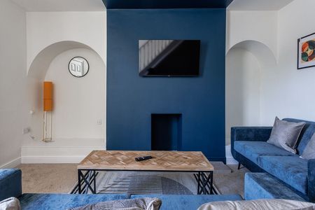 Eglinton Street - Photo 5