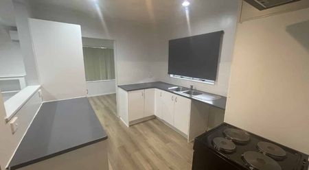 Fully renovated single level 4 Bedroom home - Photo 5