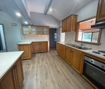 Charming 3-Bedroom Home - Photo 5