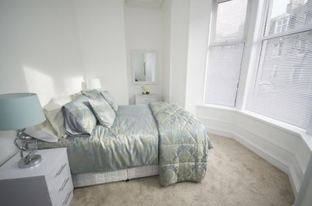 2 bedroom flat to rent - Photo 2