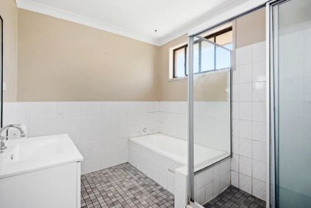 “Extra Large Townhouse In Peaceful Location !!” - Photo 2