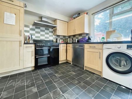 1 bedroom in a house share to rent - Photo 3