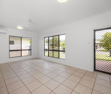 Family Home in Mount Louisa with Shed! - Photo 1