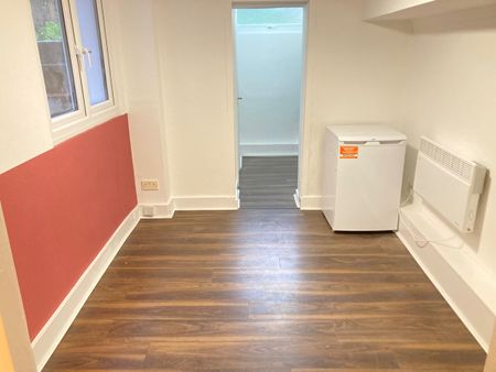 Studio Flat, Very Near West Cromwell Road Area, SW5 - Photo 5