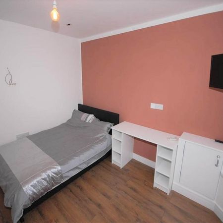 1 bedroom in a house share to rent - Photo 3