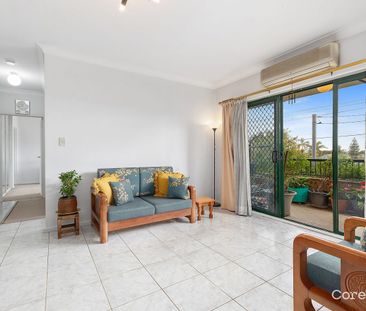 Modern unit offers a fantastic 2 bed,2 bath, 2 garage. Dno't miss out. - Photo 2