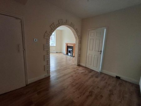 3 bedroom semi-detached house to rent - Photo 2