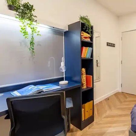 Standard - 2 Bed Flat - Photo 5