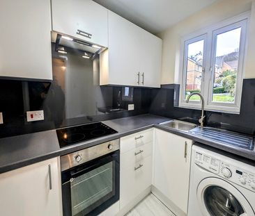 Byron Way, Killay, Swansea, SA2 - Photo 4