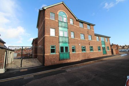 2 bedroom ground floor flat to rent - Photo 5